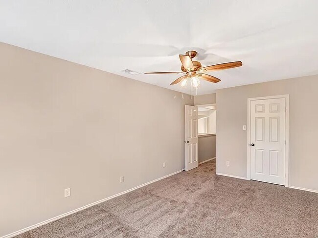 Building Photo - 4729 Woodhaven Ln, Haltom City, TX 76137
