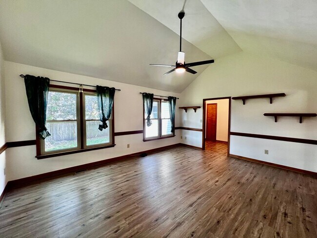 Building Photo - 4 bedroom ranch in the desirable Bellamy W...