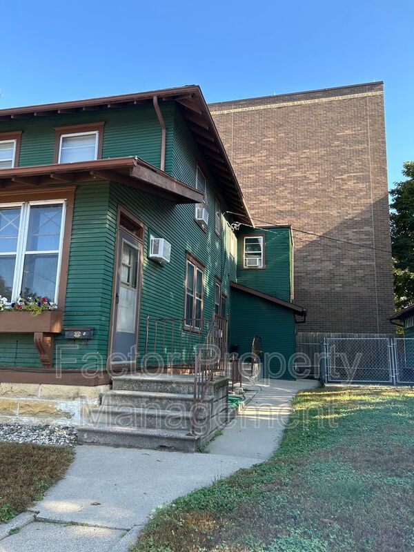 Building Photo - 633 S 2nd St
