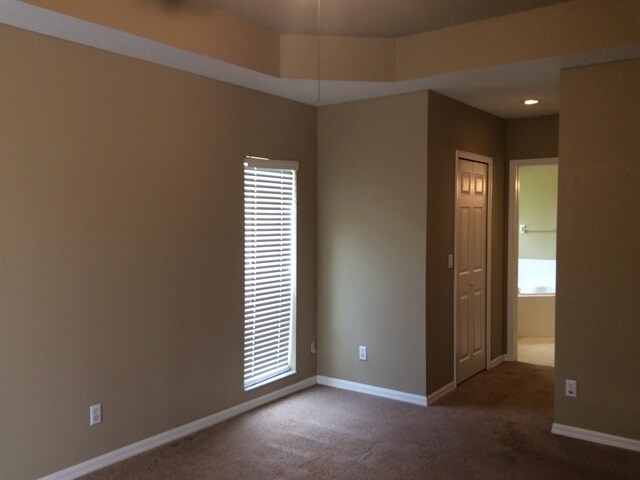 Building Photo - 636 Darkwood Ave
