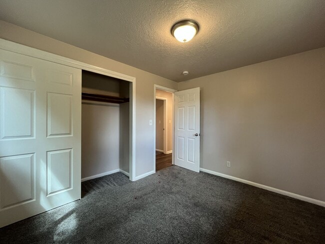 Building Photo - Charming Single-Level 3 Bedroom Home with Spacious Fenced Backyard, Landscaping Included & Great ...