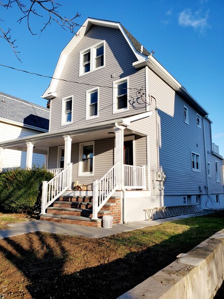 Building Photo - 218 Furman Pl