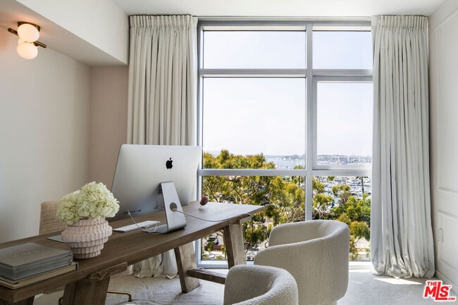 Building Photo - 13700 Marina Pointe Dr