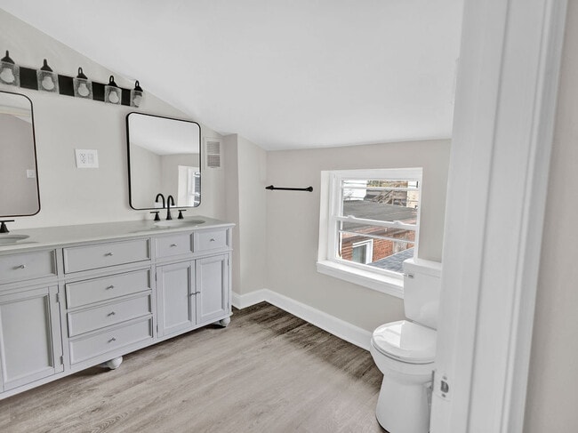 Building Photo - 1214 E Eager St