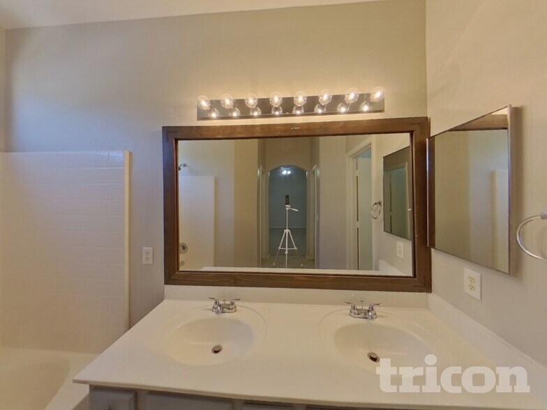 Building Photo - 22227 N 29th Dr