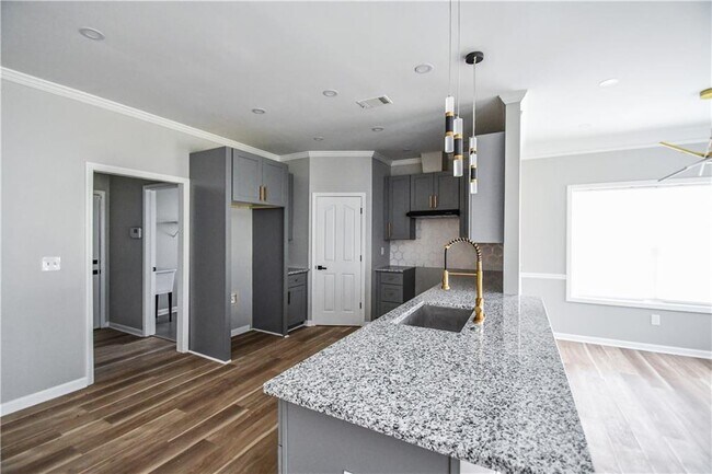 Building Photo - 3338 Sims St