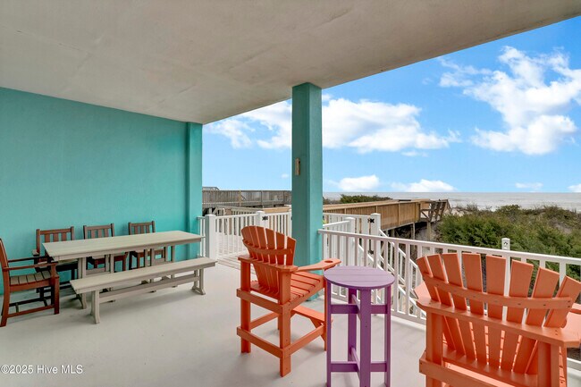 Building Photo - 3974 Island Dr