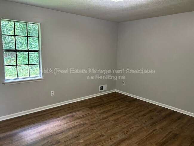 Building Photo - 1214 High Falls Rd