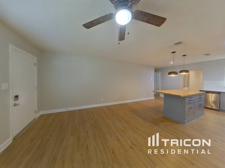 Building Photo - 6685 26th Way N