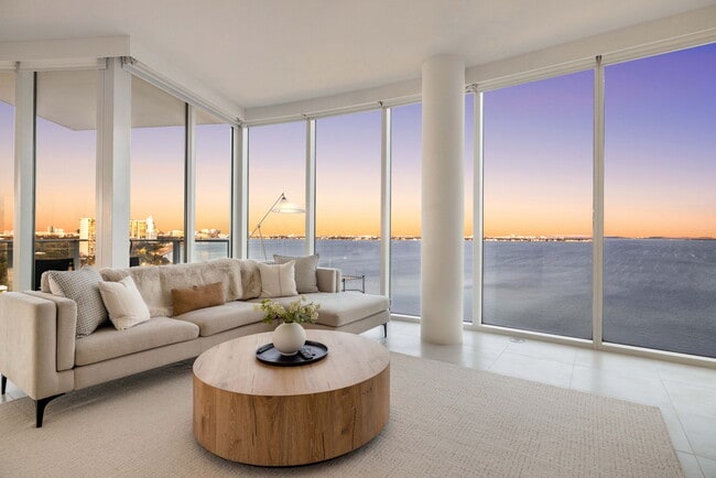 Building Photo - 2900 W Bay to Bay Blvd