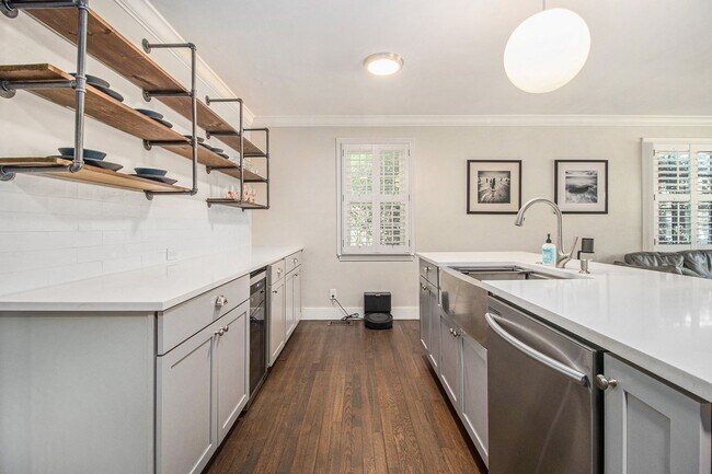 Building Photo - Fully Renovated Smart Home | EV Ready | Au...