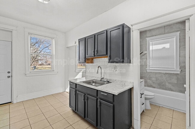 Building Photo - 4102 California Ave