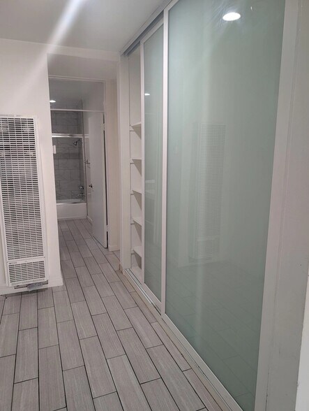 Building Photo - 4150 Hillcrest Dr