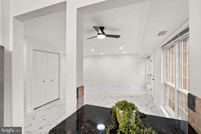 Building Photo - 1949 Kennedy Dr