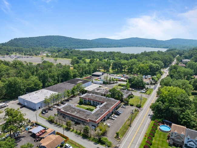 Building Photo - 30 US-9W