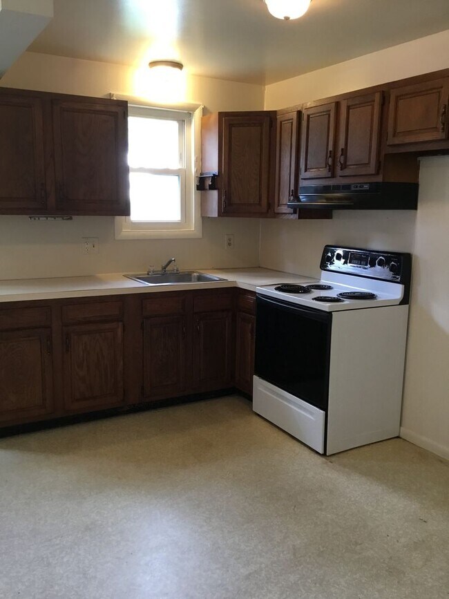 Building Photo - 1729-1733 MANOR RIDGE DRIVE