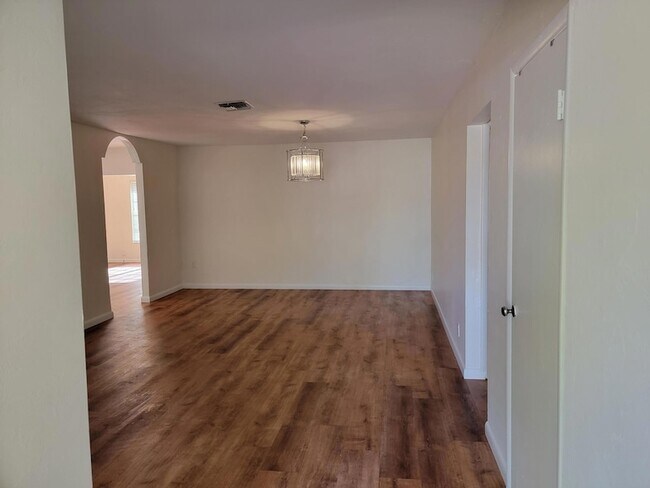 Building Photo - 550 SW 38th Terrace