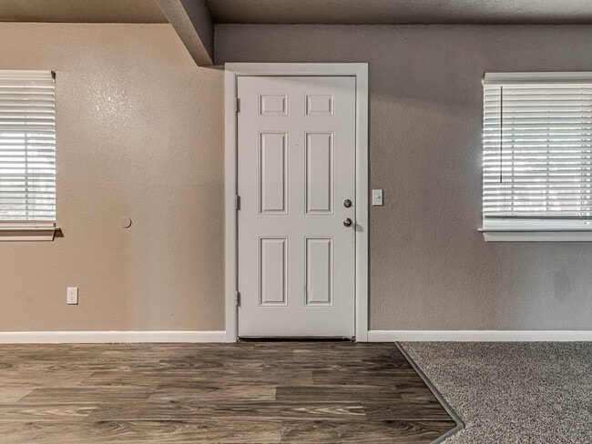 Building Photo - Villas at Midtown