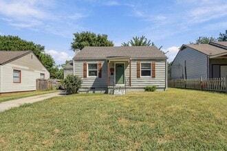 Building Photo - 1017 N College Ave