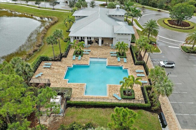 Building Photo - 200 SW Pomeroy St