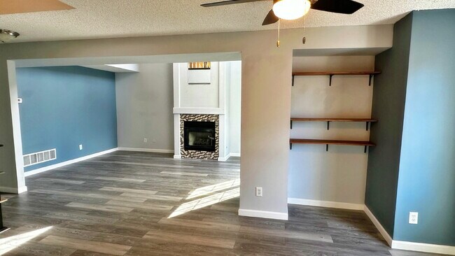 Building Photo - Quiet End Unit 3 Bed 2 Bath Townhome in Cherry Creek Schools Close to Cherry Creek Reservoir!! 2 ...