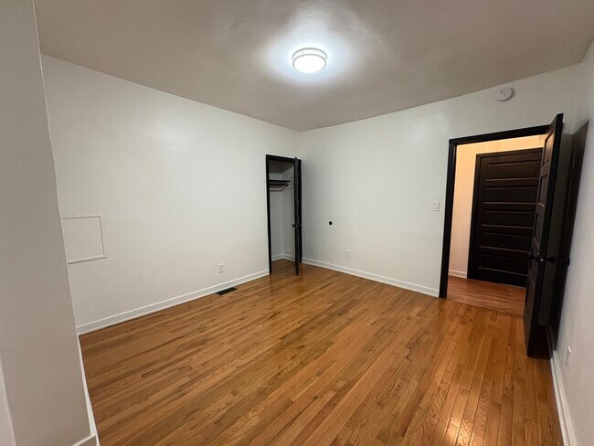 Building Photo - 3 Unit Apartment Building in the Heart of the Bellevue area of Pittsburgh