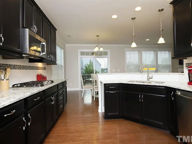 Building Photo - 318 Millbrook Dr