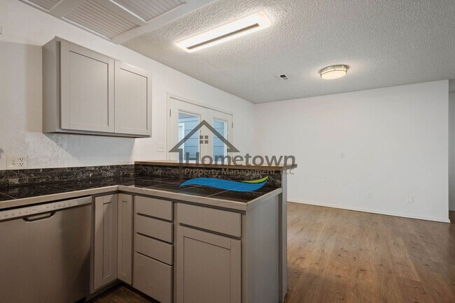 Building Photo - 3 Bedroom Home with Attached 3-Bay Garage ...