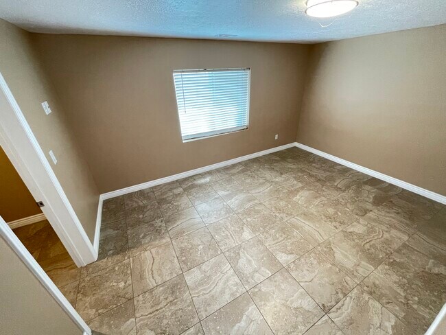 Building Photo - 2936 Sefton Dr
