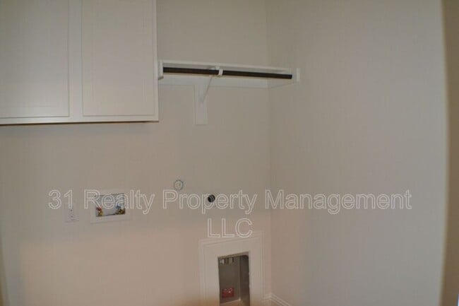 Building Photo - 6105 Cheshire St