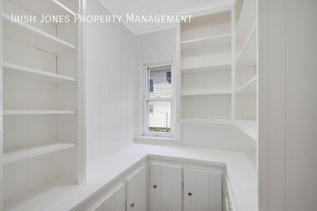 Building Photo - 374 Breckenridge St