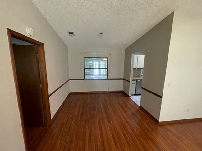 Building Photo - 356 Pipit St NE