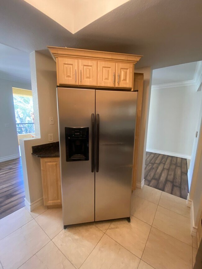 Building Photo - Gorgeous unfurnished 1 bedroom at the fabulous Meridian