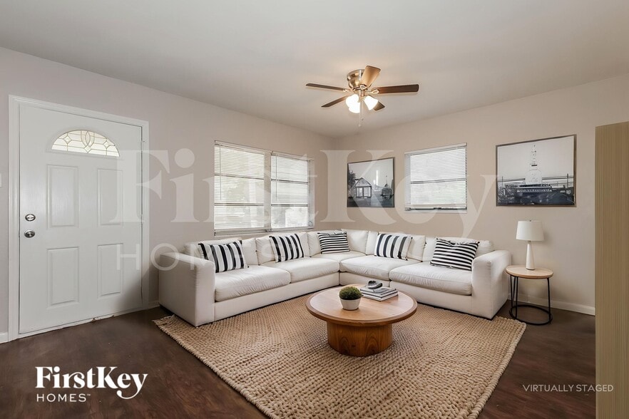 Building Photo - 9305 N Forest Hills Dr