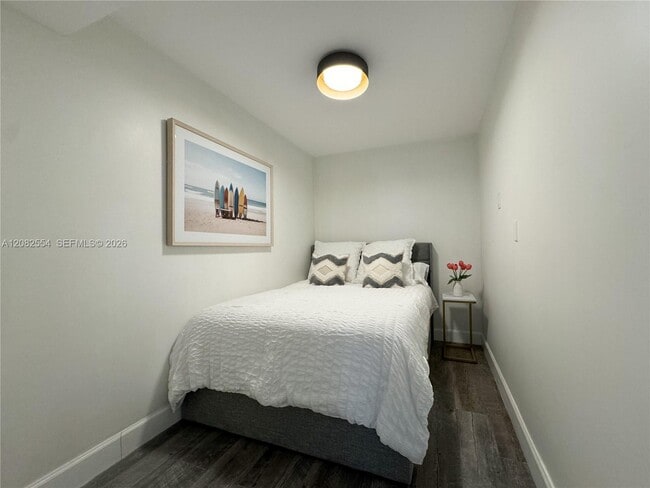 Building Photo - 6917 Collins Ave