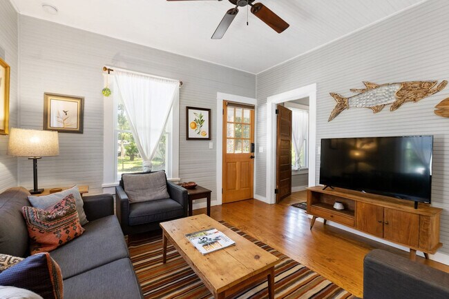 Building Photo - 30 Magnolia Dr