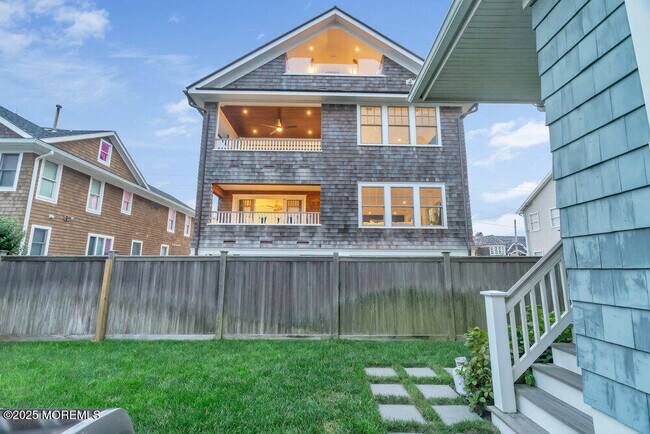 Building Photo - 985 Ocean Ave