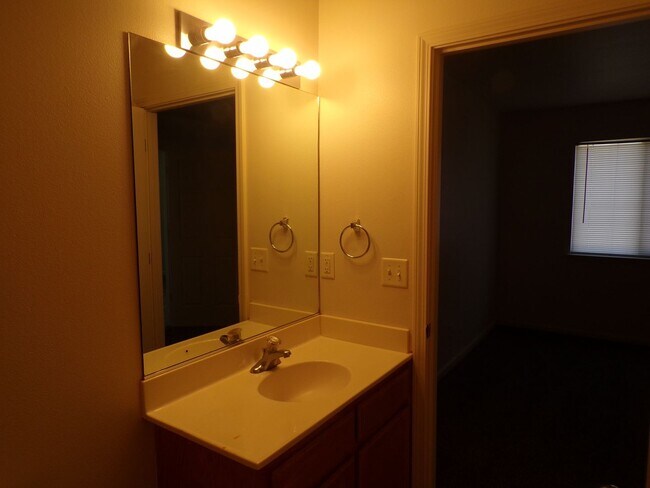 Building Photo - 285 Dalton St