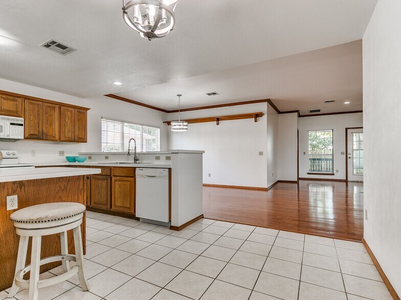 Building Photo - 6439 Masons Dr