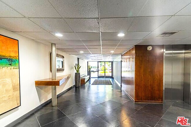 Building Photo - 750 Kings Rd