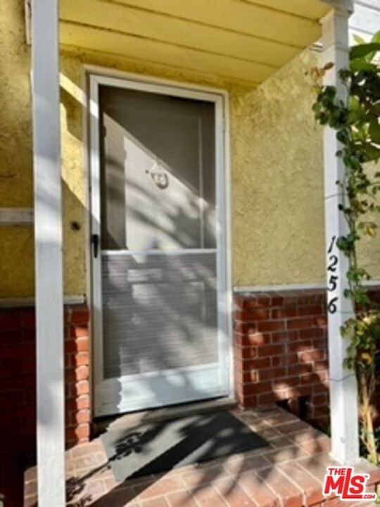 Building Photo - 1256 Devon Ave