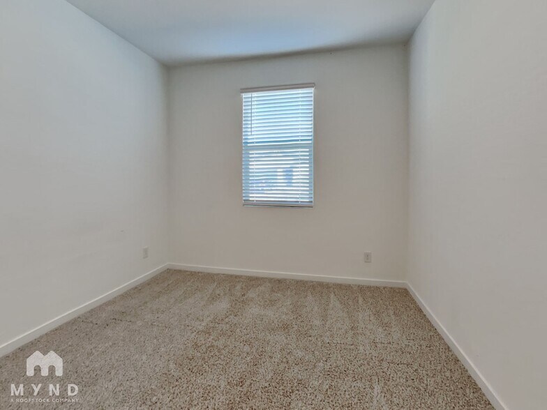 Building Photo - 17335 W Sunnyslope Ln