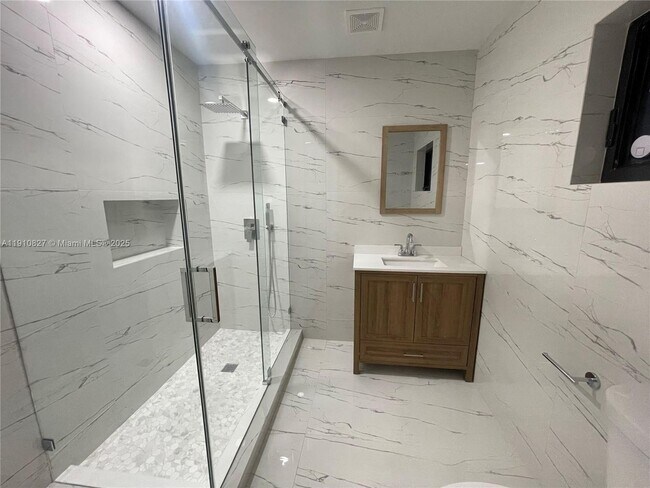 Building Photo - 317 N 31st Ave