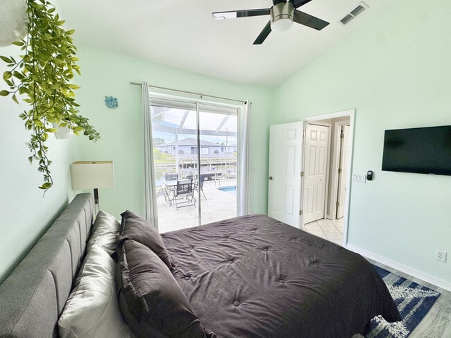 Building Photo - 236 SW 47th St