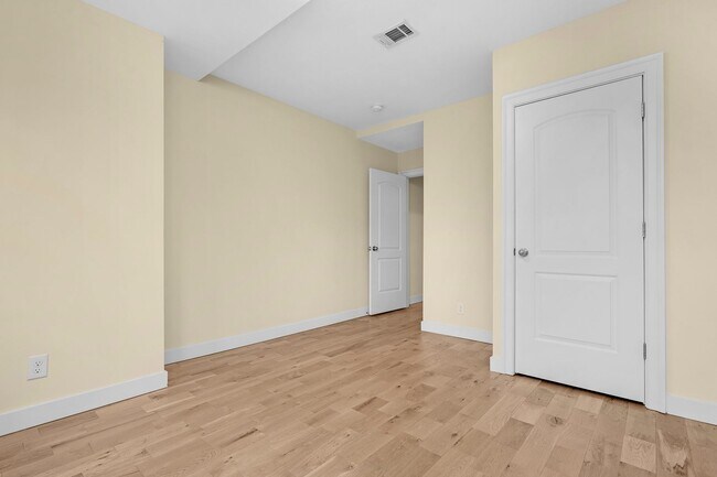 Building Photo - 212 E Chase St