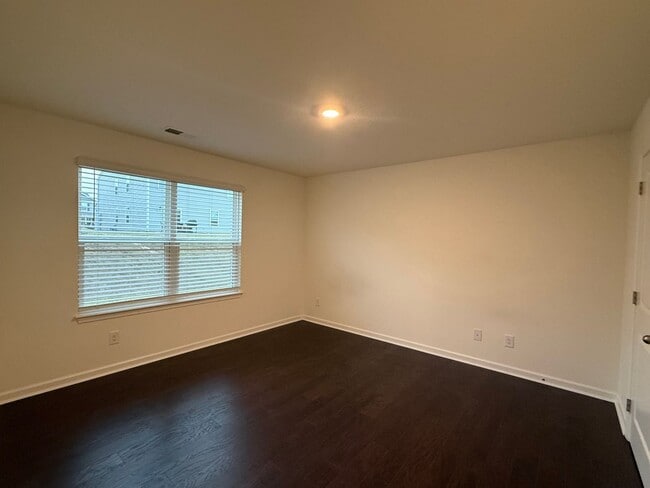 Building Photo - 4 Bedroom 2 Bathroom Home located in Greeneville, TN