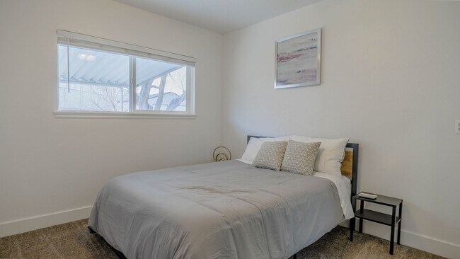 Building Photo - Fully furnished- Long and short term rental in Lehi! Boat and RV parking available.