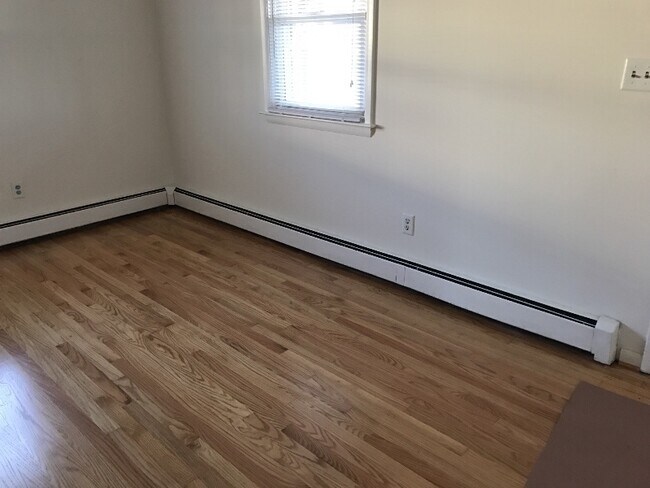 Building Photo - 8314 Sunset Dr