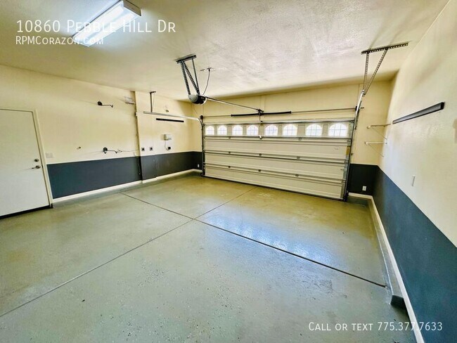 Building Photo - 10860 Pebble Hill Dr