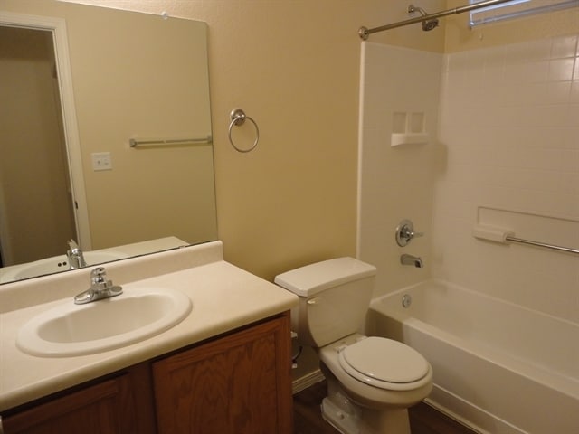 Building Photo - 6301 Vaughn Dr NE